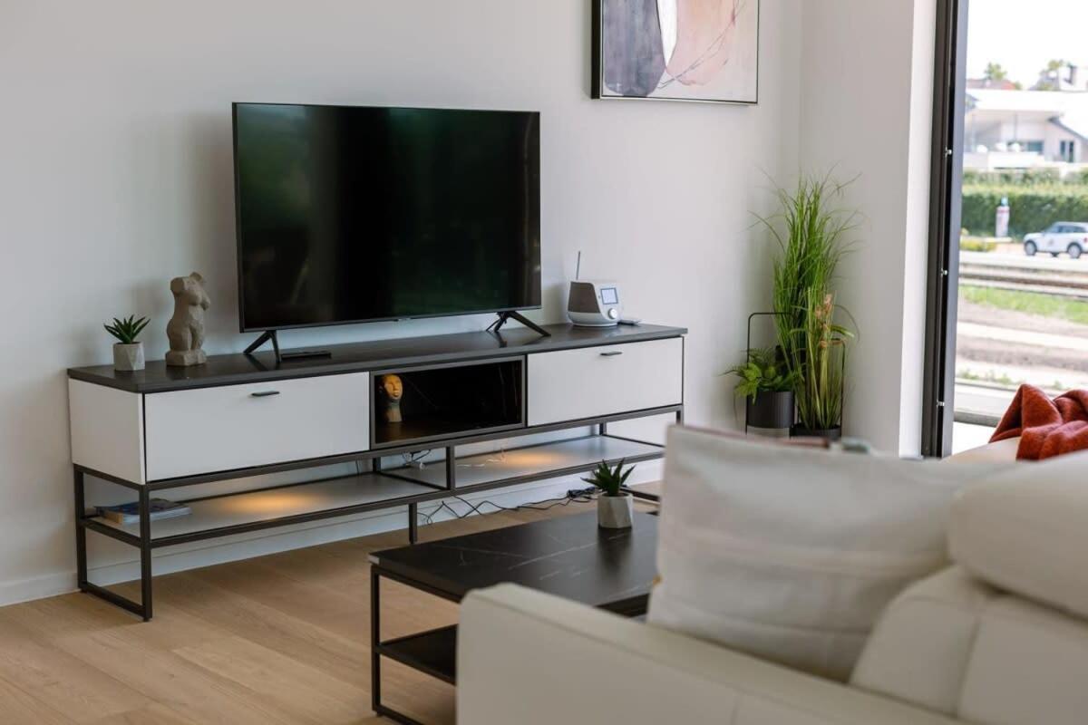 New, Luxurious And Modern Apartment With Private Parking Koksijde Exterior foto